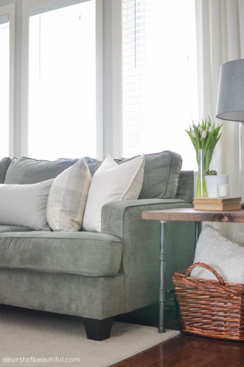 DIY Rustic Industrial Pipe Table