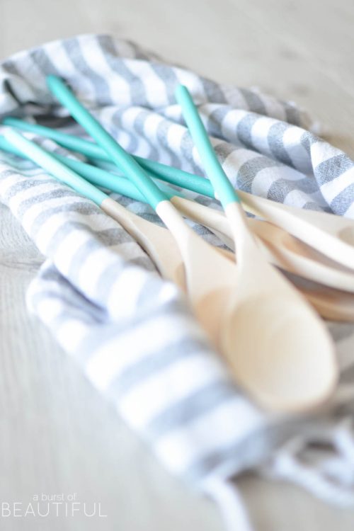 Painted Ombre Wood Spoons are a simple and inexpensive project |A Burst of Beautiful