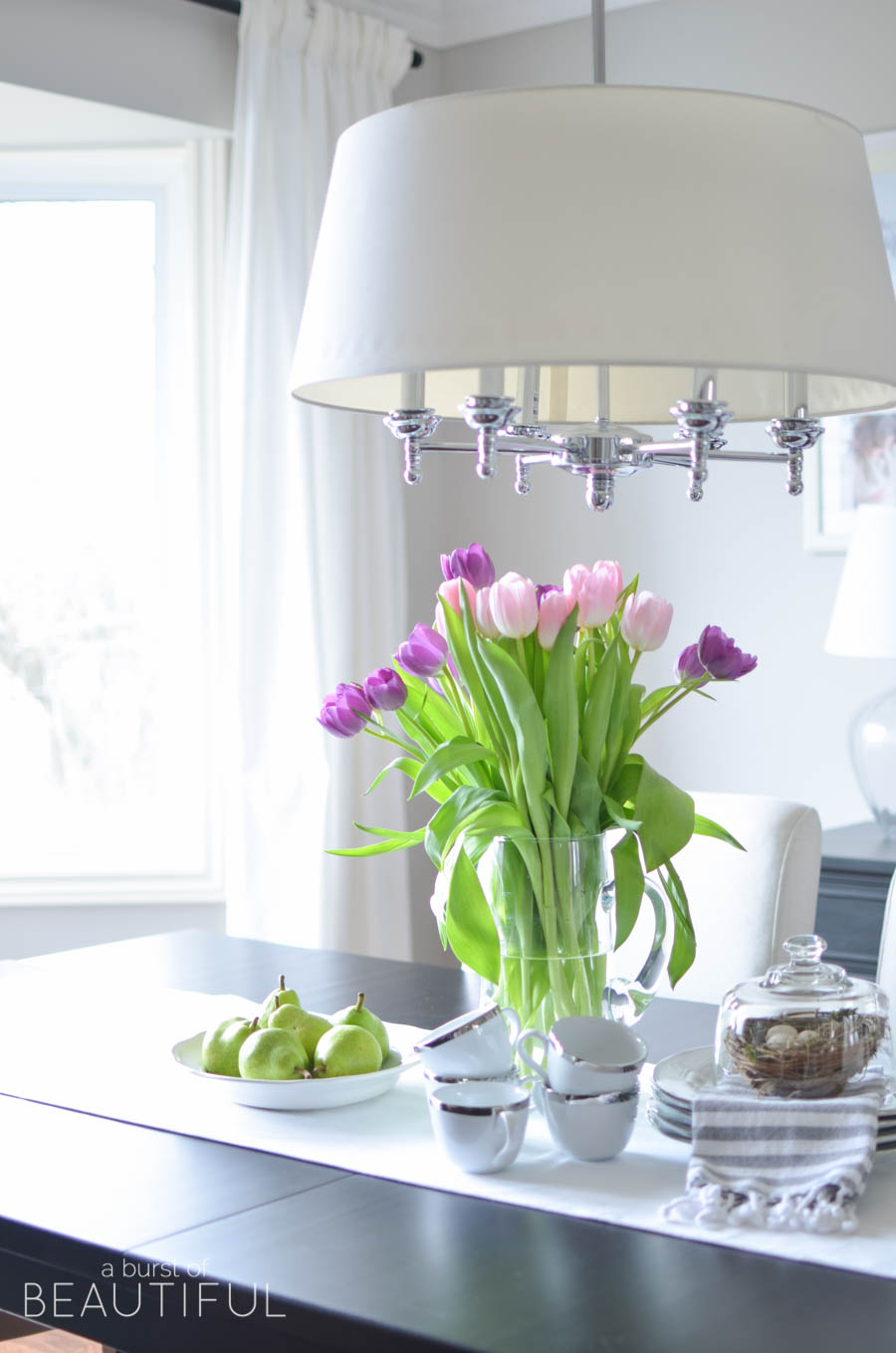 Spring flowers, like potted hydrangeas and daffodils and simple arrangements of tulips, are a pretty and inexpensive way to welcome spring into your home. Tour this bright and cheerful modern farmhouse, along with 16 other beautiful blogger homes in this stunning spring home tour | A Burst of Beautiful 