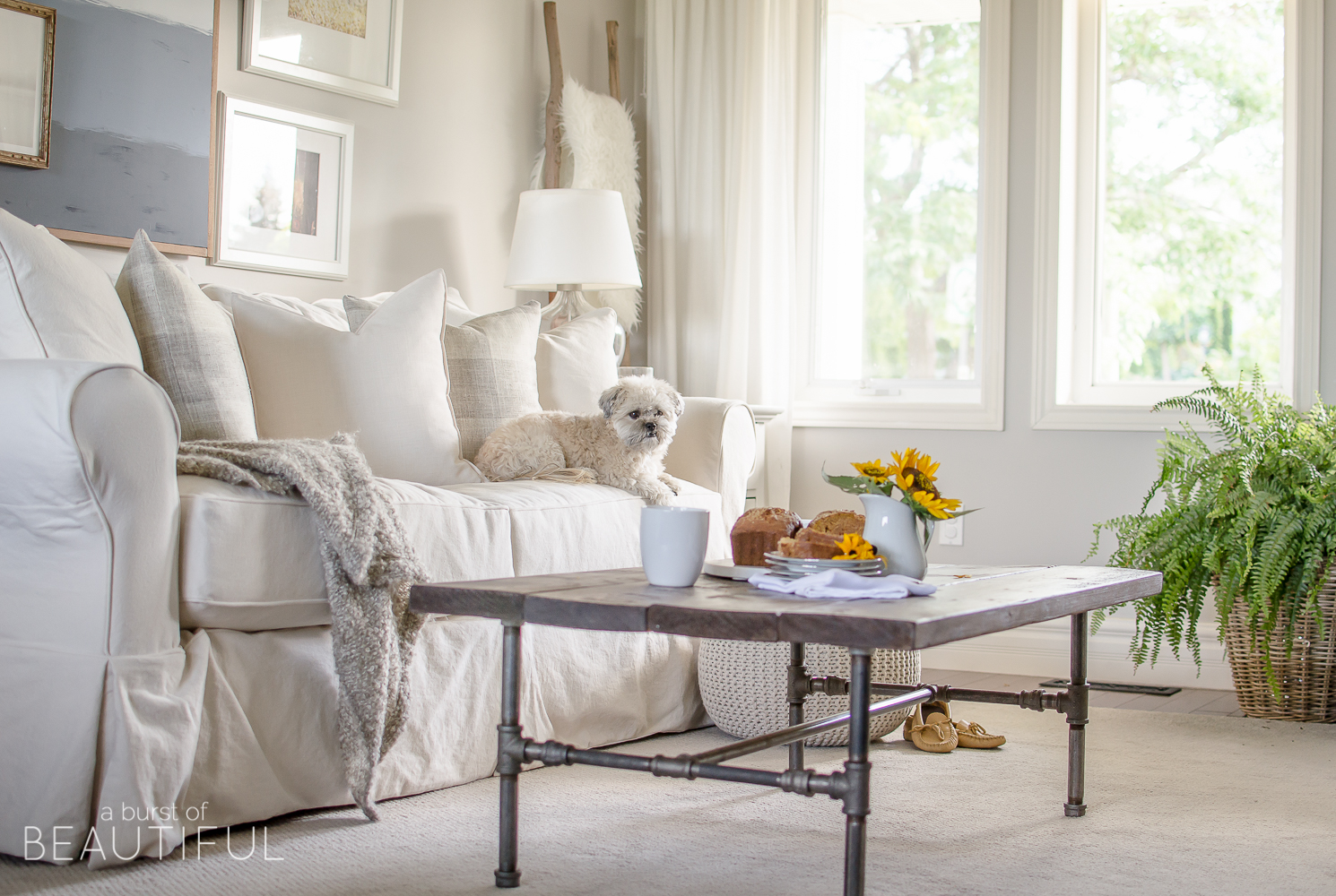 This beautiful modern farmhouse embraces fall with subtle hints of the season