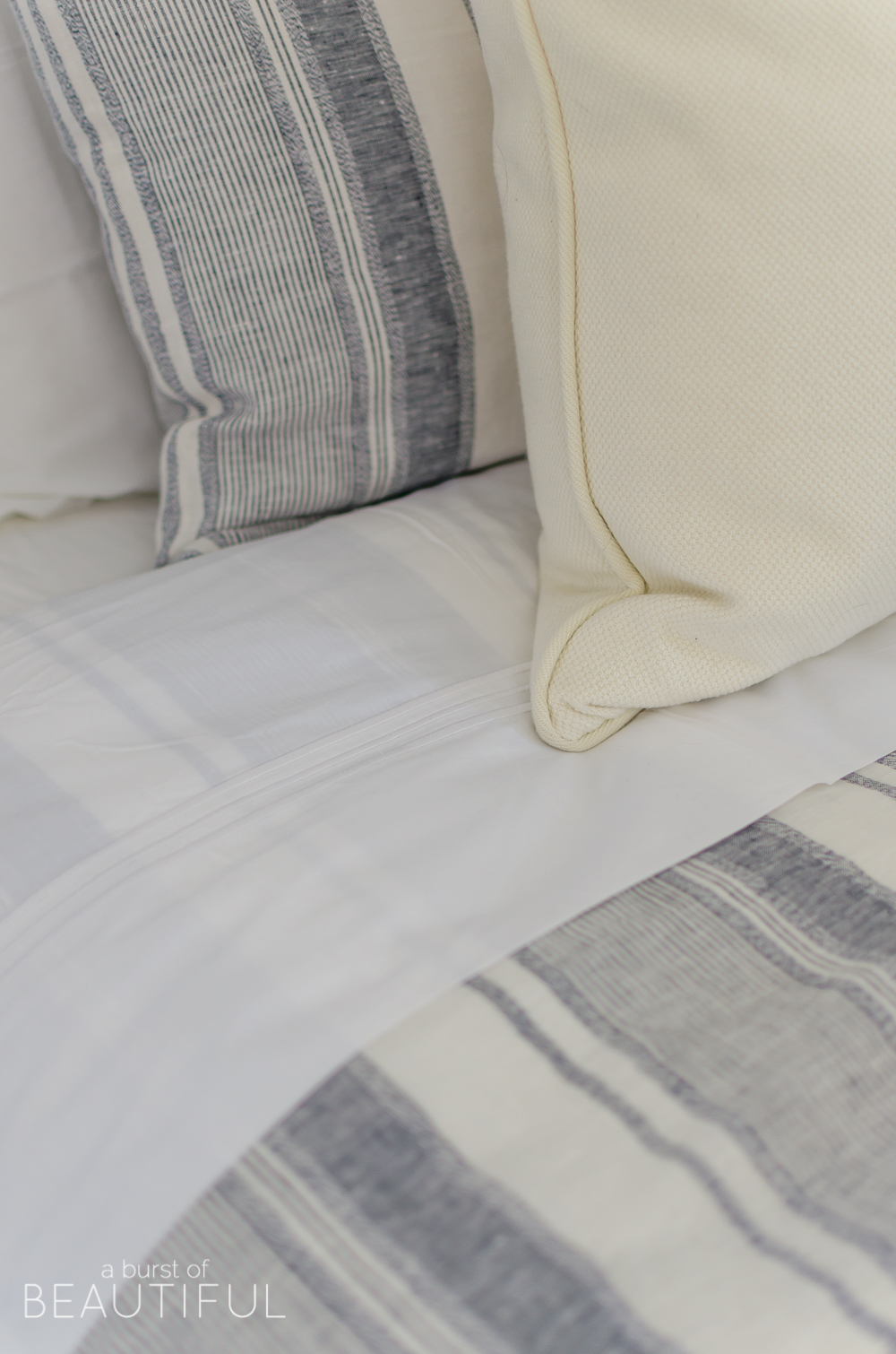 These bedding tips for a beautiful and cozy bed are simple and easy to follow