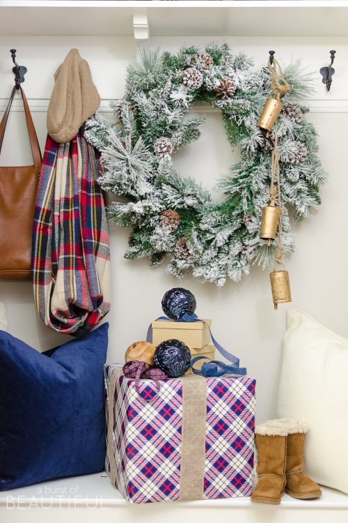 Simple Christmas Entryway