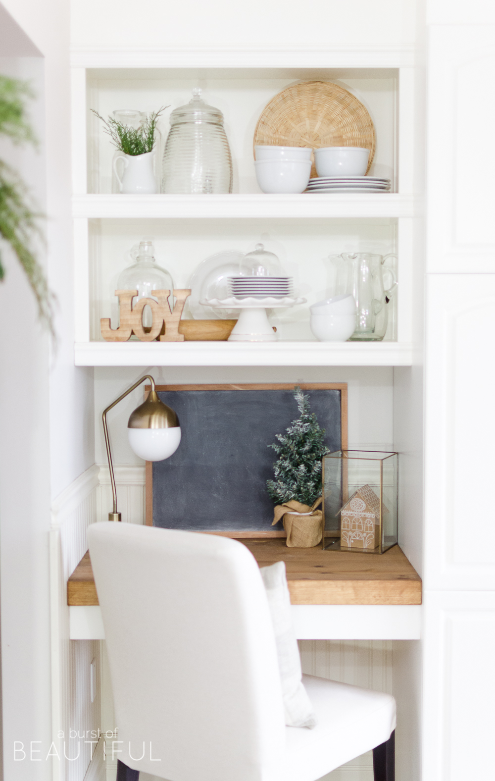 A simple Christmas kitchen with farmhouse charm
