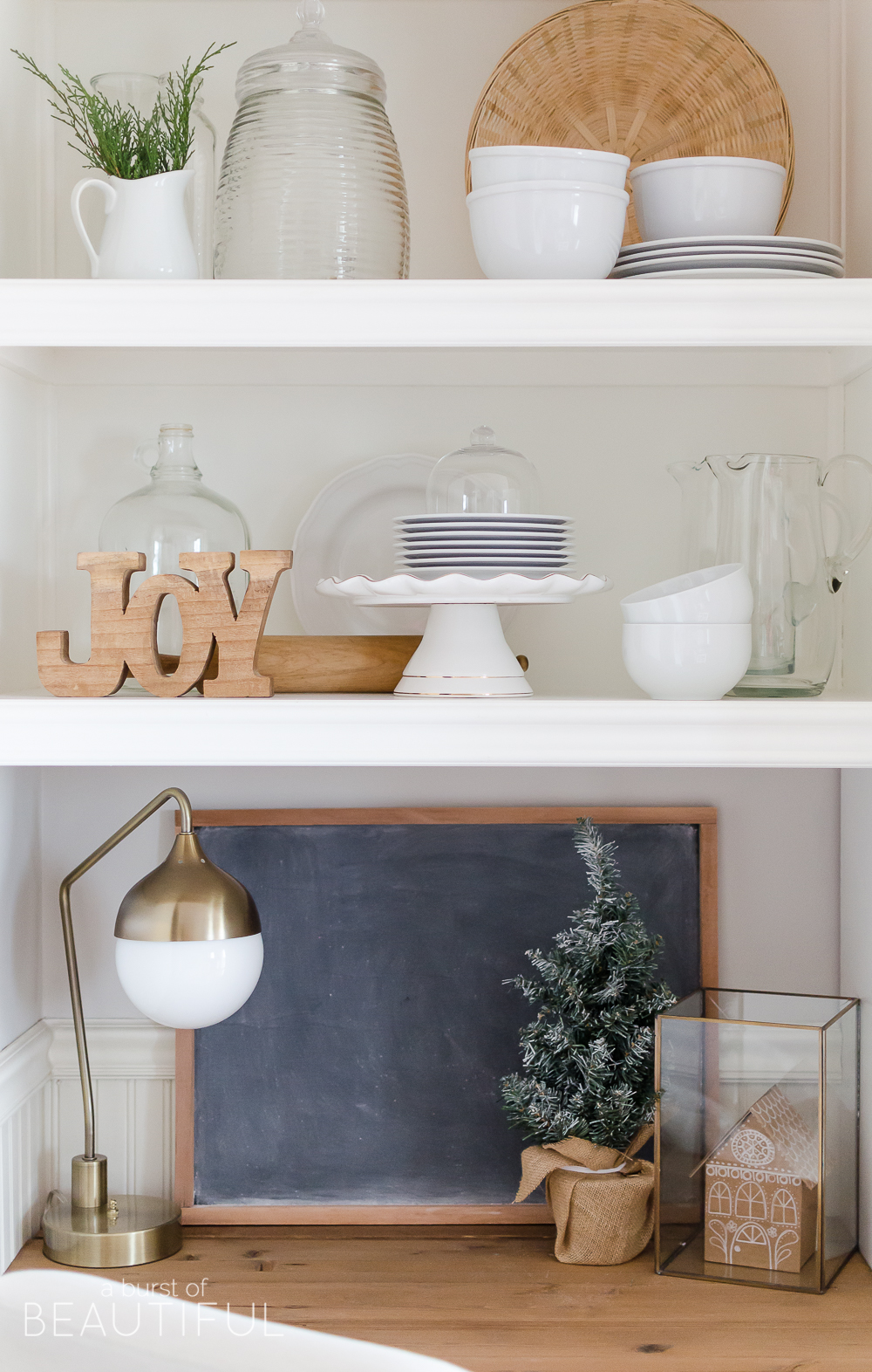 A simple Christmas kitchen with farmhouse charm