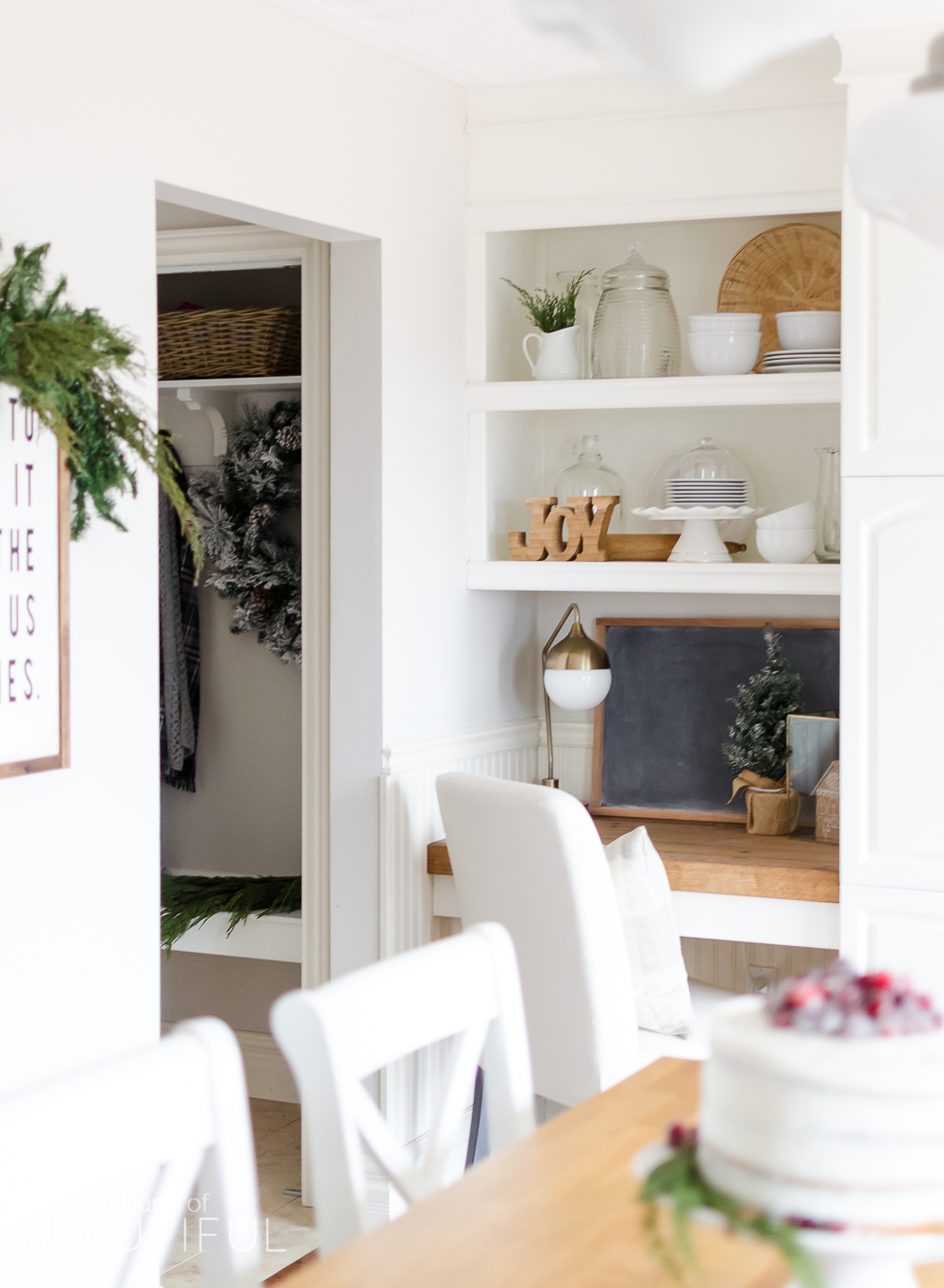 A simple Christmas kitchen with farmhouse charm