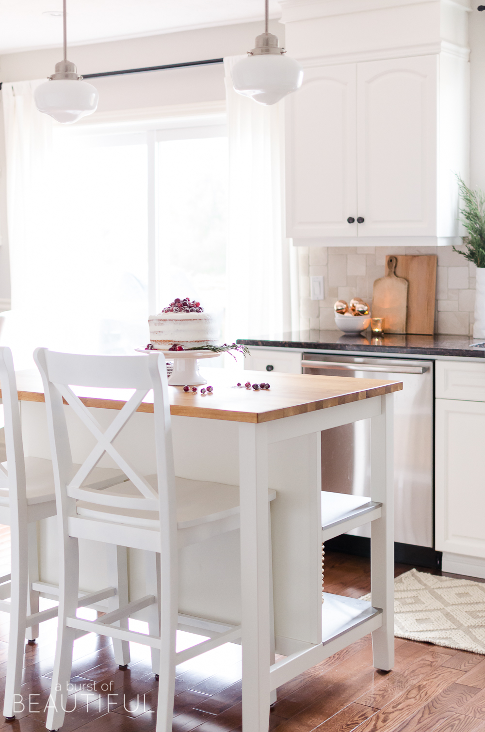 A simple Christmas kitchen with farmhouse charm