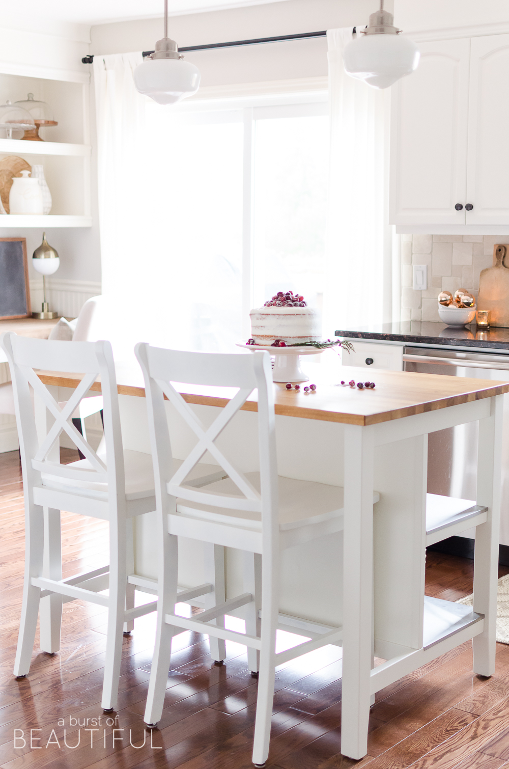A simple Christmas kitchen with farmhouse charm