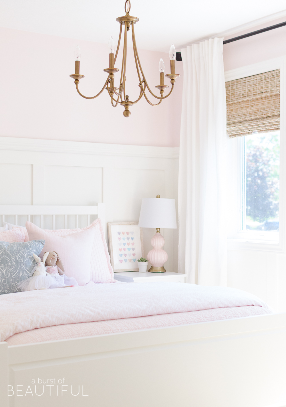 girls pink bedroom