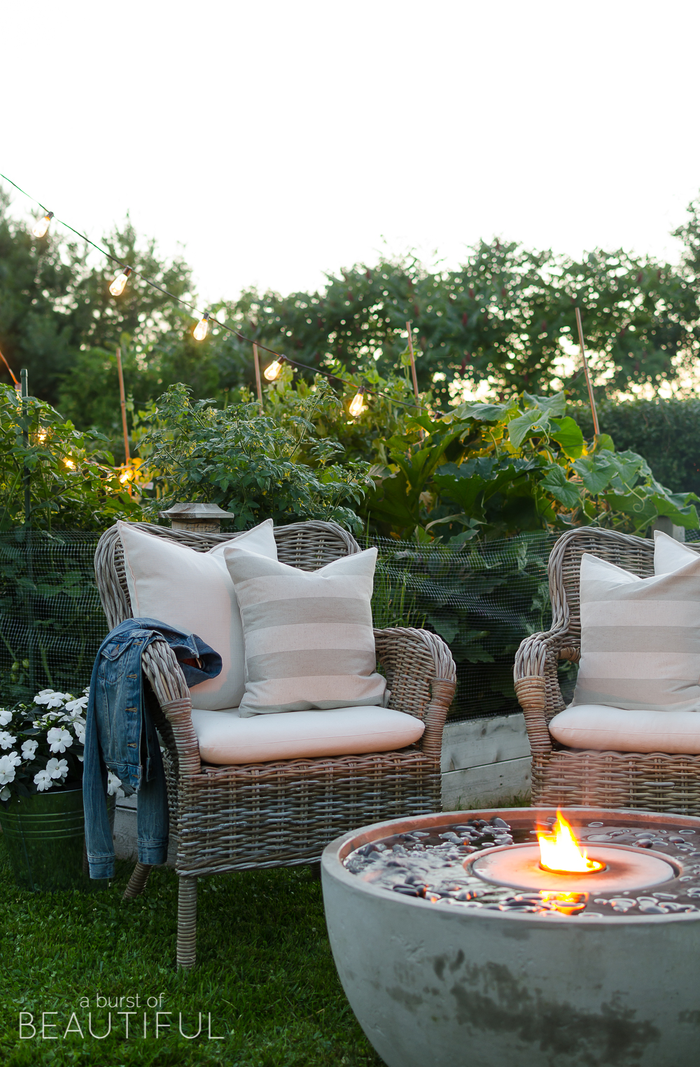 Outdoor living lights hotsell