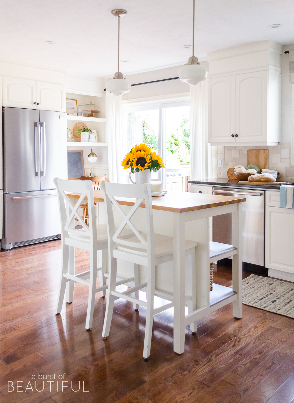 Take a tour of this modern farmhouse kitchen and mudroom featuring subtle fall touches. 