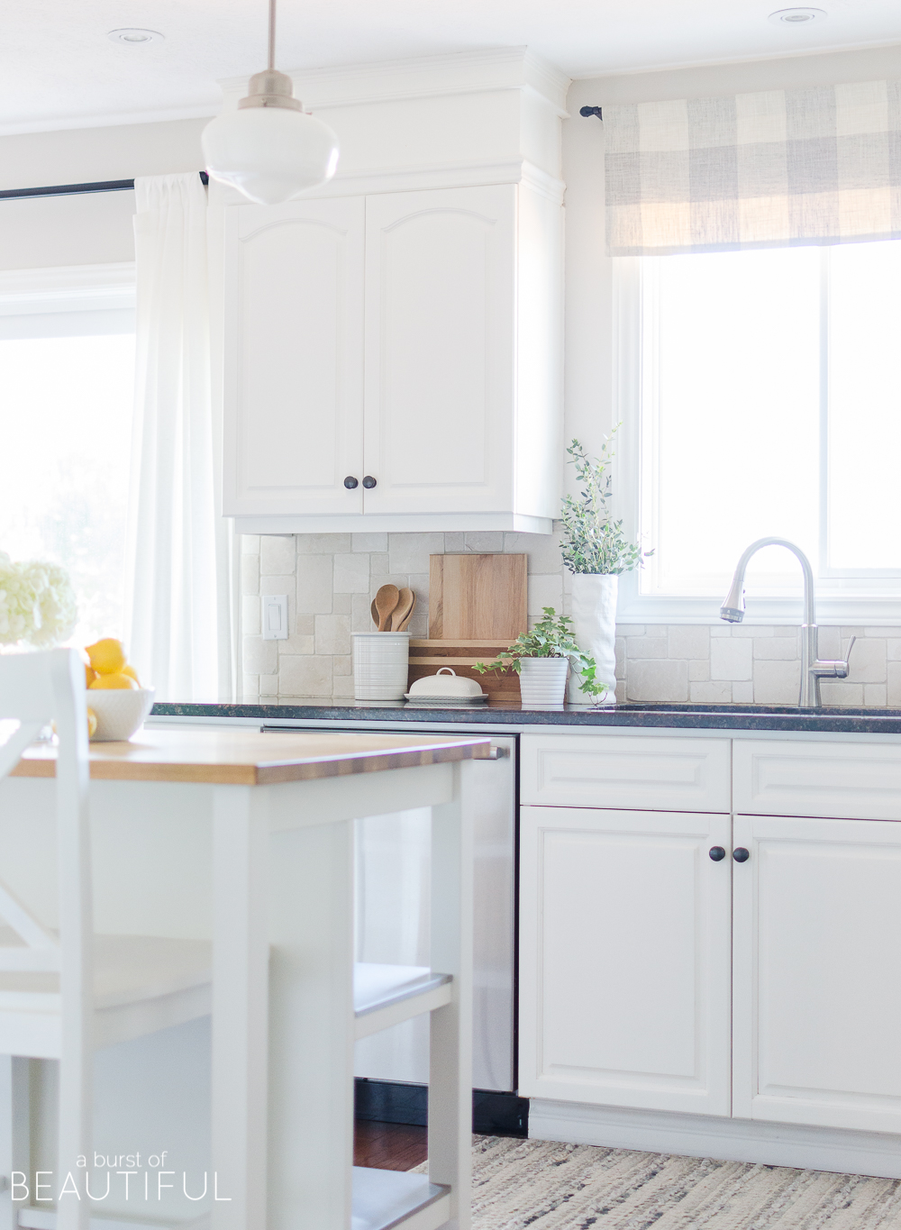 A few subtle changes are all you need to welcome the spring season into your home. Join us on our spring home tour, along with 25 other bloggers to find inspiration and spring decor ideas.
