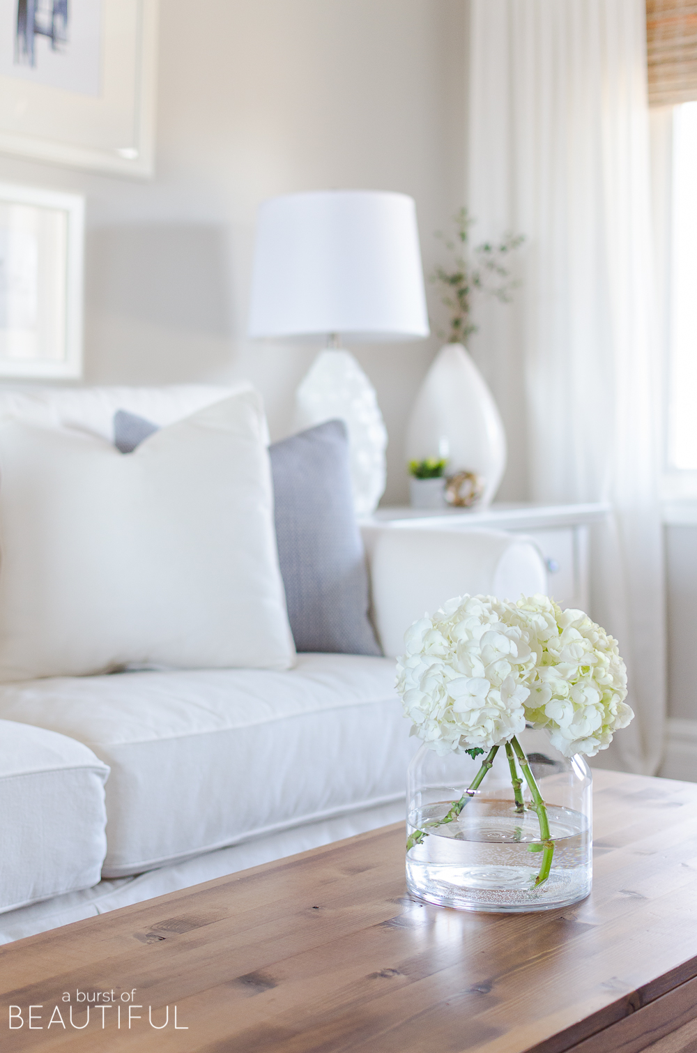 A few subtle changes are all you need to welcome the spring season into your home. Join us on our spring home tour, along with 25 other bloggers to find inspiration and spring decor ideas.
