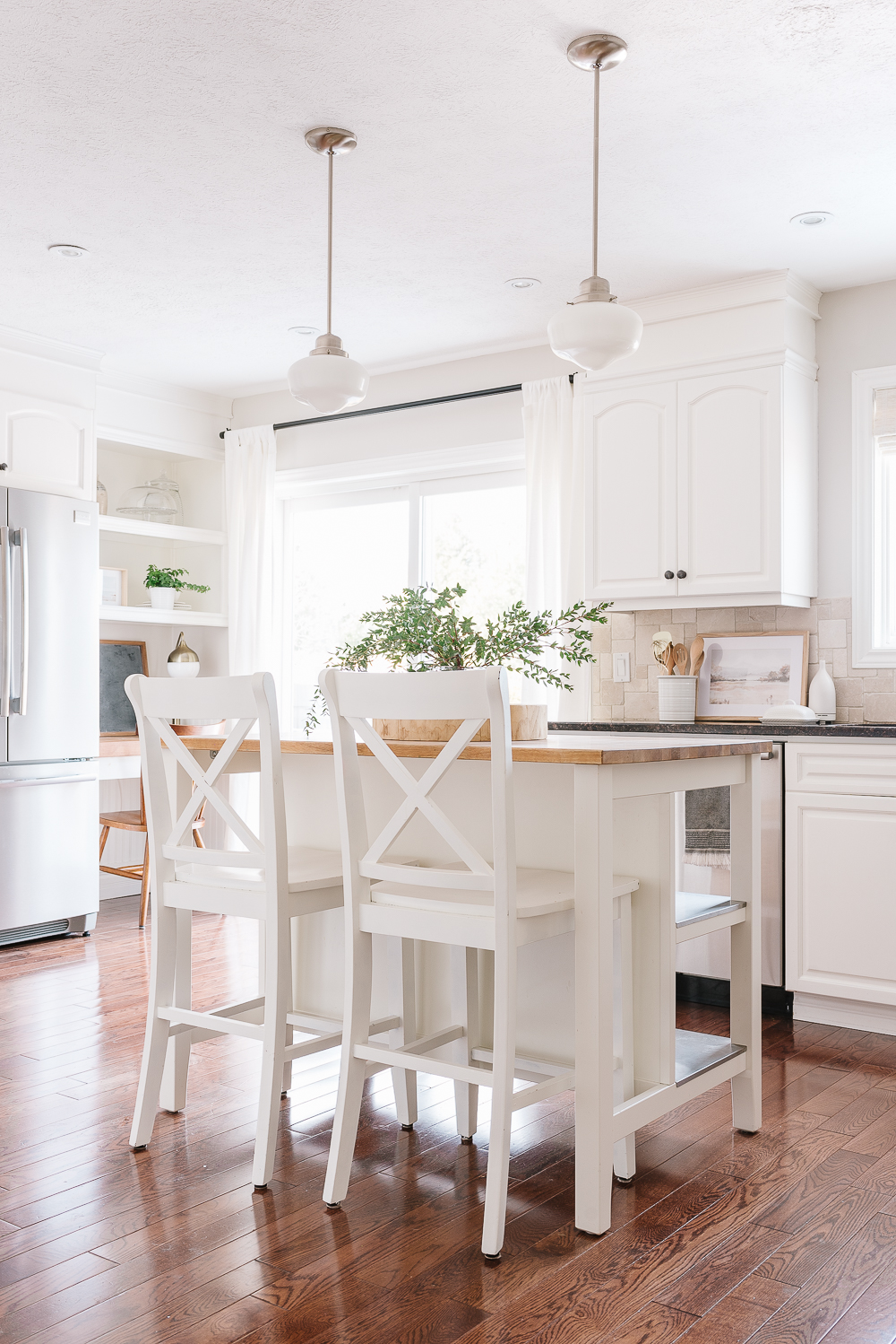 Painting furniture white: secrets to the perfect finish
