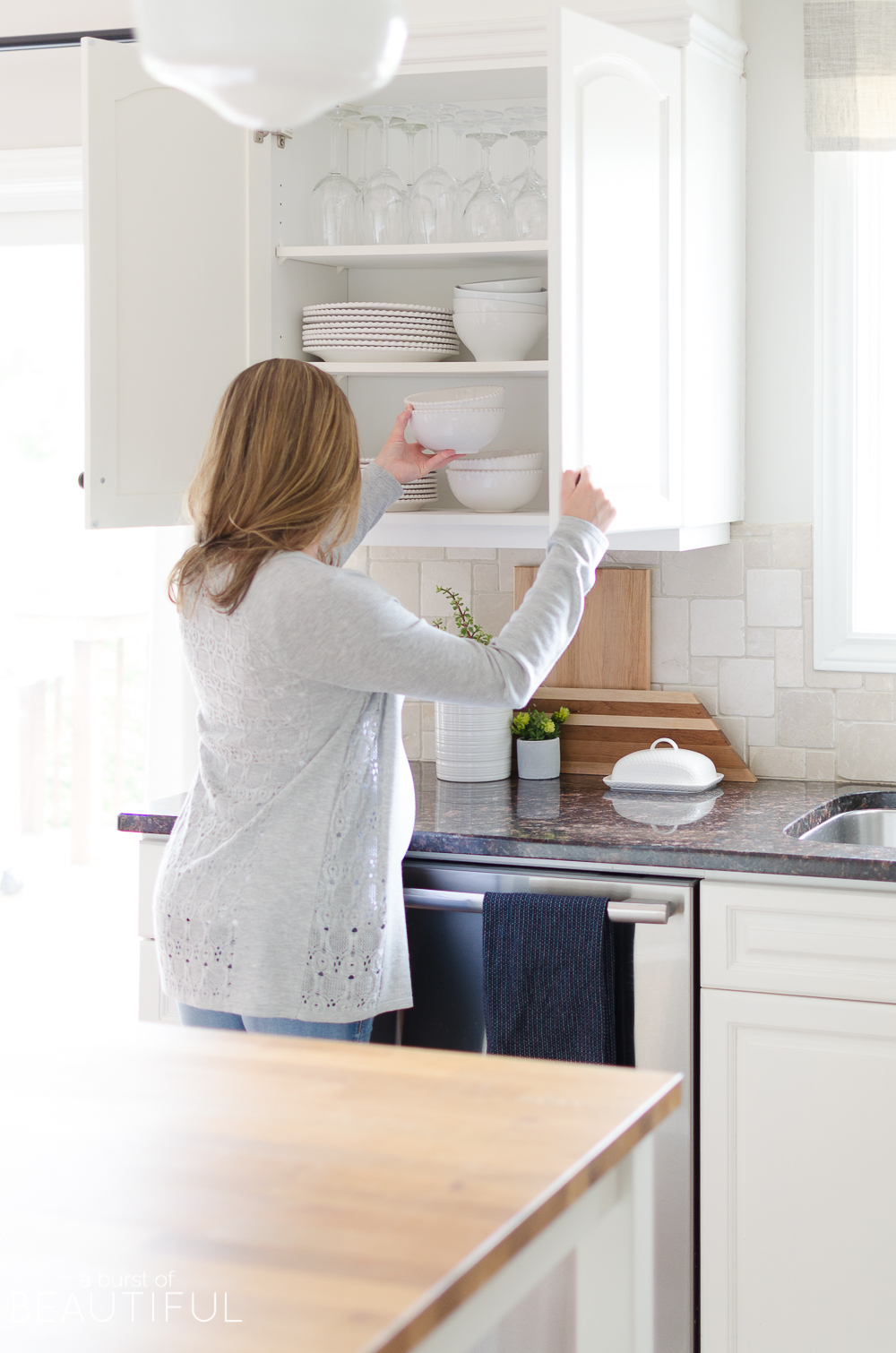 Simple and easy cleaning tips to save you time while keeping your home clean and organized