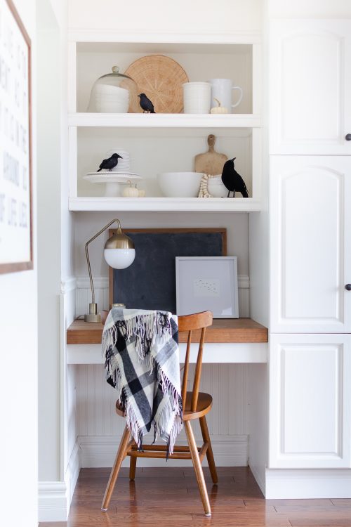 Simple Halloween Kitchen Nook & 25+ Halloween Decor Ideas