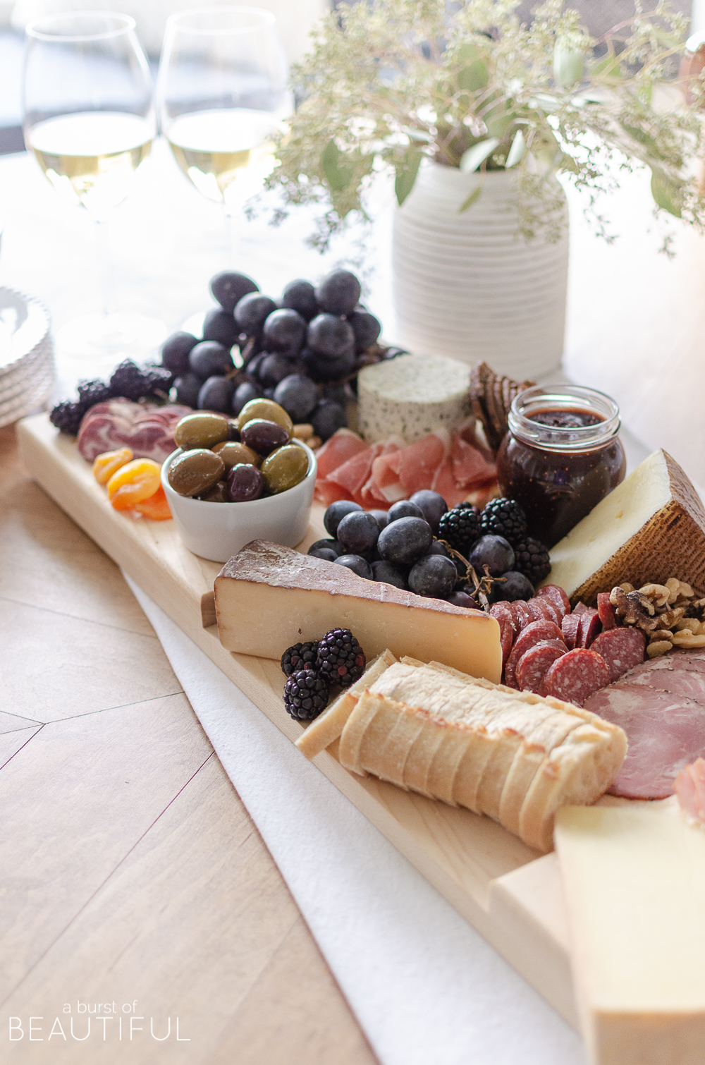 Create the perfect charcuterie board this holiday season with our must-have essentials, including free plans to build your own serving board. 