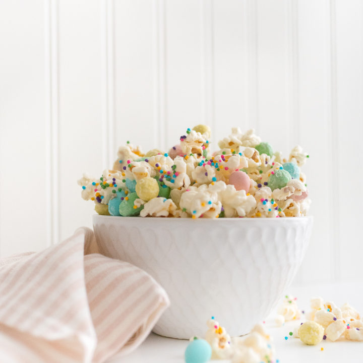 Popcorn drizzled in melted white chocolate and mixed with mini eggs and sprinkles is a fun and sweet treat for Easter, find the easy recipe here. 