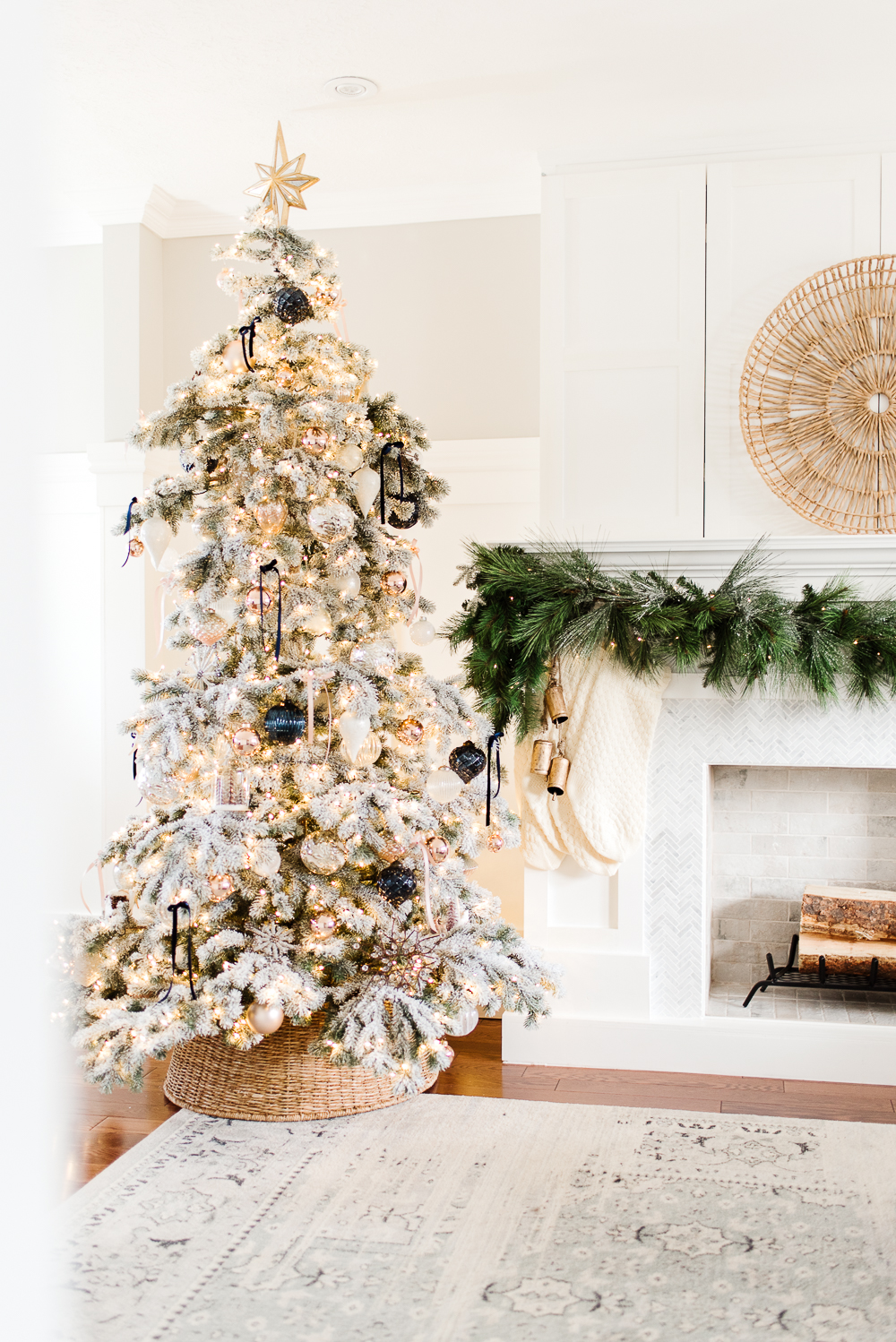 Step by Step Guide to Decorating a Beautiful Christmas Tree - Nick + Alicia