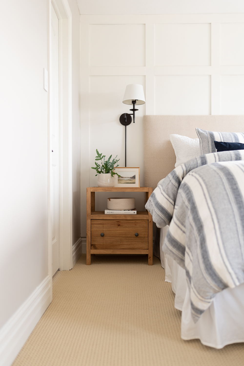 Free DIY building plans for a pair of modern nightstands.