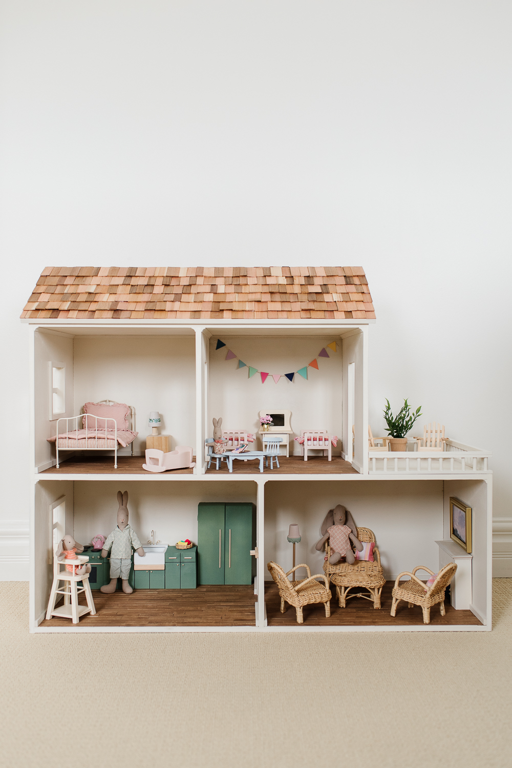 How To Build A Dollhouse, DIY Dollhouse