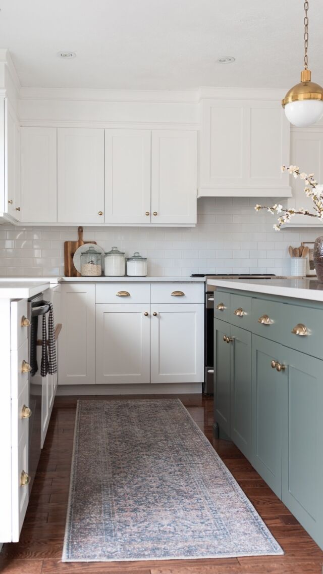 You’re tired of waiting on your dream home, so you decide to make your house the dreamiest it can be. Who’s with me? 🙋🏻‍♀️#kitchen #kitchendecor #modernhome #interiorinspiration #homedesign #collectedhome #transitionaldesign #traditionalcharm